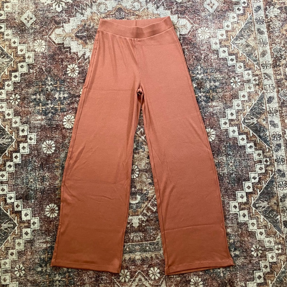 Aritzia Babaton Wide leg Pants
